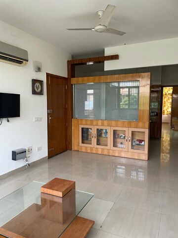 Living Room in 3 BHK Builder Floor at Ardee City, Sector 52 – for Rent