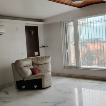 Living Room in 2 BHK Builder Floor at Roots Courtyard, Sector 48 – for Rent