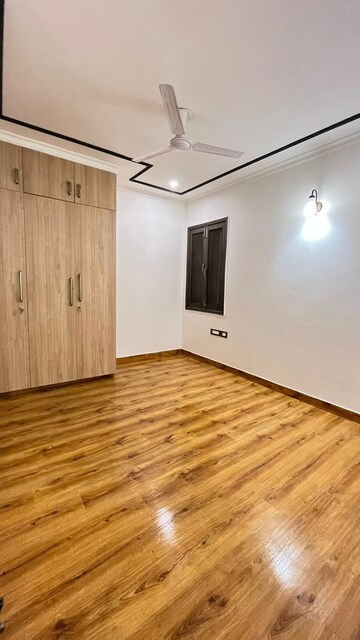 Room in 3 BHK Builder Floor at Ansal Sushant Lok I, Sector 43 – for Rent