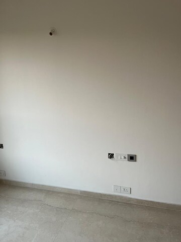 Room in 3 BHK Apartment at Kalpataru Radiance, Goregaon West – for Rent