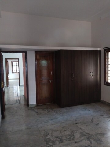 Room in 3 BHK Builder Floor at Hsr Layout – for Rent