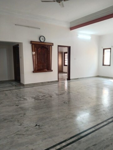 Room in 3 BHK Builder Floor at Hsr Layout – for Rent