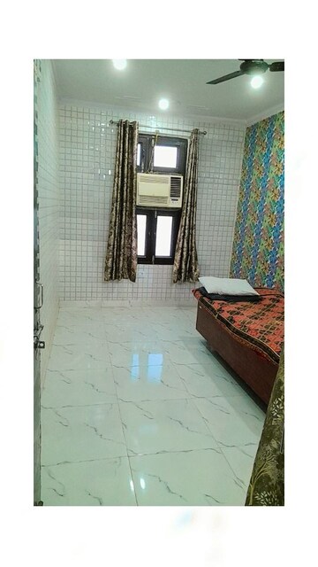 Room in 1 BHK Builder Floor at Dwarka Mor – for Rent
