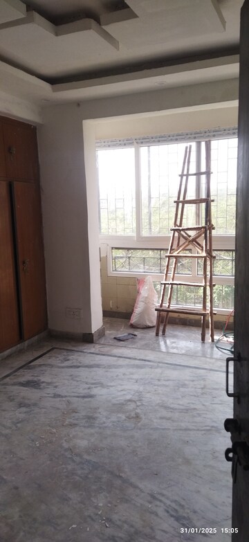 Room in 3.5 BHK Apartment at Prem Apartments Faridabad, Sector 21c – for Sale