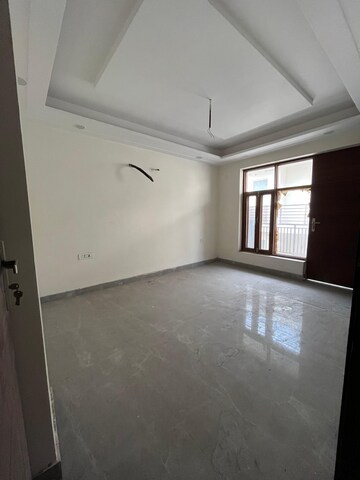 Room in 4 BHK Builder Floor at Sector 49 – for Sale