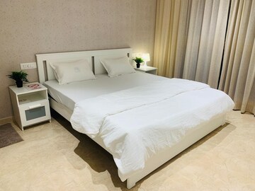 Bedroom in 2 BHK Apartment at Hiranandani Castle Rock, Powai – for Rent