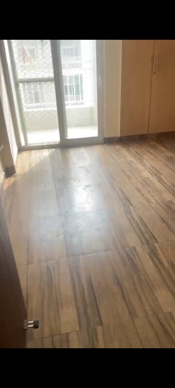 Room in 2 BHK Apartment at Ajnara Homes, Sector 16b Greater Noida – for Sale