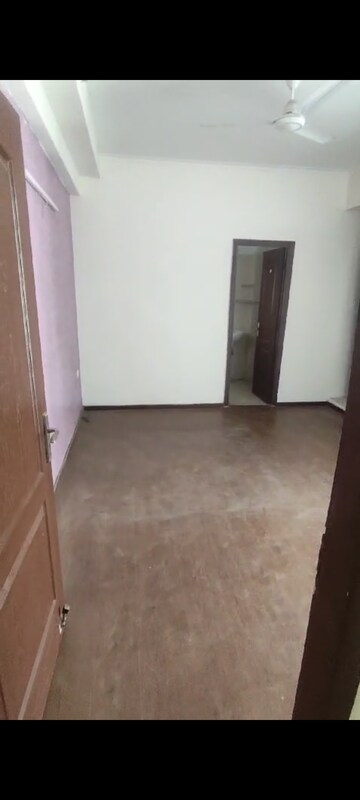Room in 2 BHK Apartment at Ajnara Homes, Sector 16b Greater Noida – for Sale