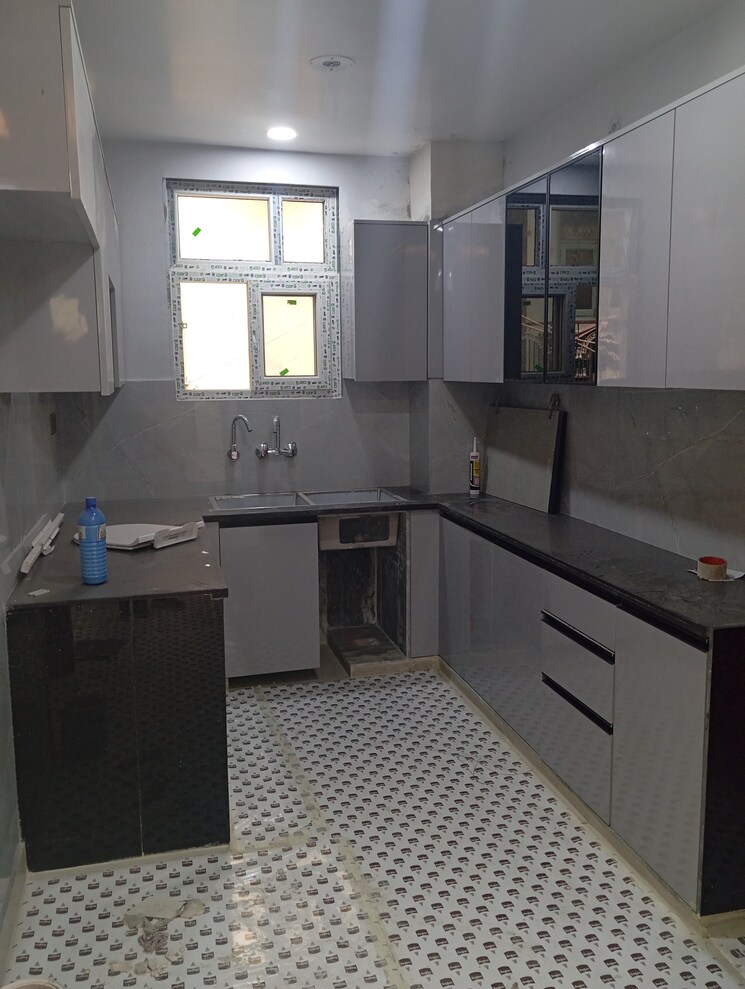 Kitchen, krishna nagar 2.5 Bedroom 110 Sq.Ft. Builder Floor In Krishna Nagar Delhi 8148363