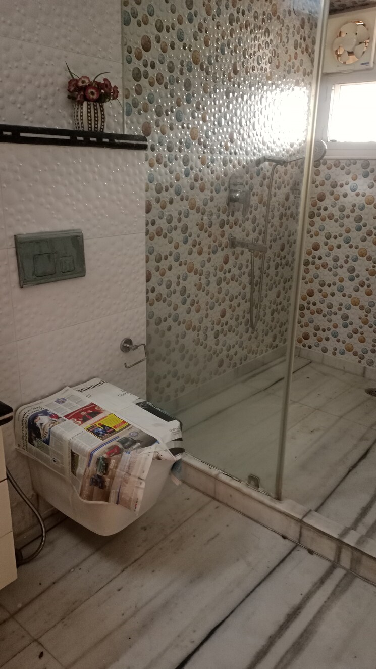 Bathroom, vasant kunj 2 Bedroom 10000 Sq.Ft. Apartment In Vasant Kunj Delhi 8148401