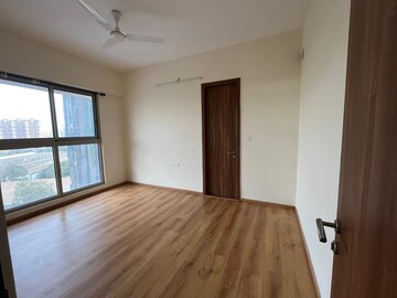 Room in 2 BHK Apartment at SD Astron Tower, Kandivali East – for Sale
