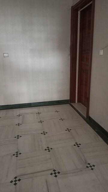 Room in 2 BHK Apartment at Vasant Kunj – for Sale