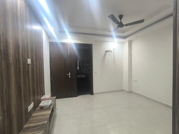 Room in 4 BHK Builder Floor at Krishna Nagar – for Rent
