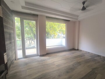 Room in 4 BHK Builder Floor at Krishna Nagar – for Rent