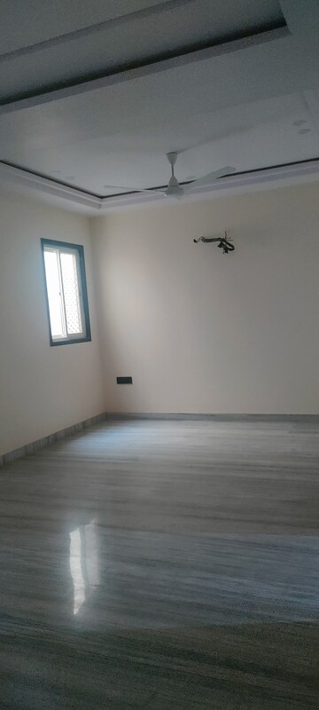 Room in 2 BHK Apartment at Puri Pratham, Sector 84 – for Rent
