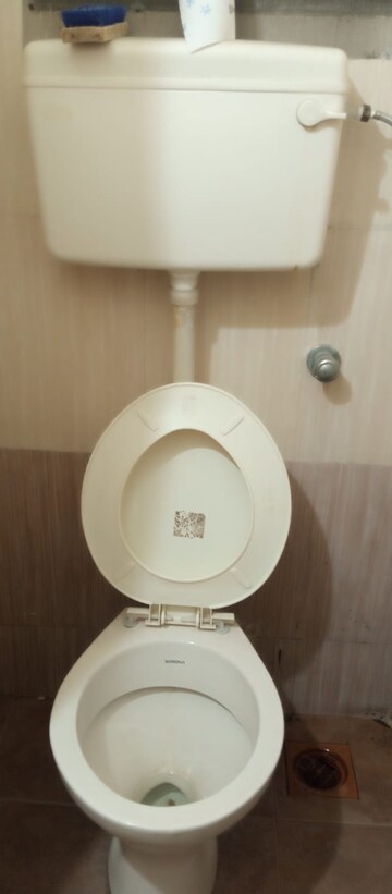 Bathroom in 1 BHK Apartment at Sapphire Lakeside, Powai – for Rent
