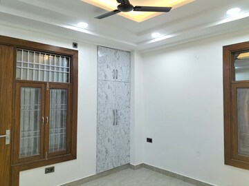 Room in 3 BHK Builder Floor at Vasundhara Sector 1 – for Rent