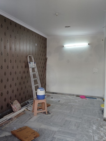 Living Room in 2 BHK Builder Floor at Sector 16 – for Rent