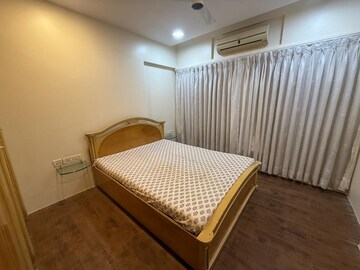 Bedroom in 2 BHK Apartment at Bandra West – for Rent
