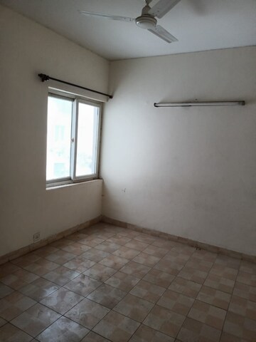 Room in 3.5 BHK Apartment at BPTP Princess Park, Sector 86 – for Rent