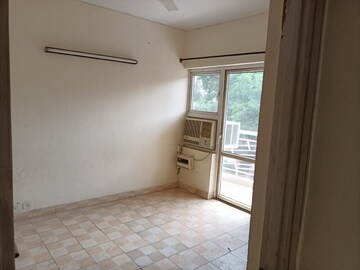 Room in 3.5 BHK Apartment at BPTP Princess Park, Sector 86 – for Rent