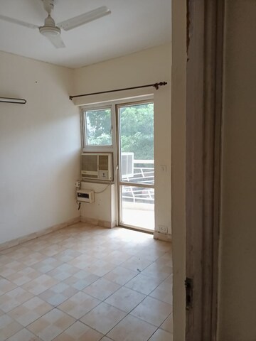 Room in 3.5 BHK Apartment at BPTP Princess Park, Sector 86 – for Rent