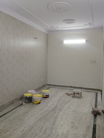 Living Room in 2 BHK Builder Floor at Sector 16 – for Rent