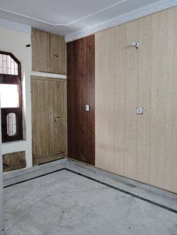 Bedroom in 2 BHK Builder Floor at Sector 16 – for Rent
