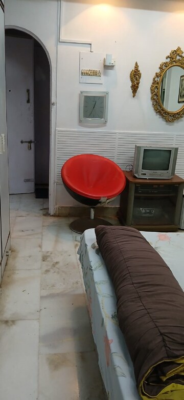 Bedroom in 1 BHK Apartment at Khar West – for Rent