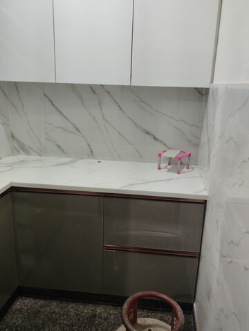 Bathroom in 1 RK Builder Floor at Sector 16 – for Rent
