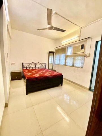 Bedroom in 2 BHK Apartment at Khar West – for Rent