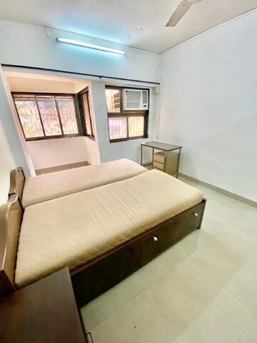 Bedroom in 2 BHK Apartment at Khar West – for Rent