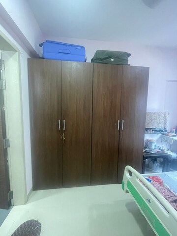 Furnished Amenities in 3 BHK Apartment at Chembur – for Sale