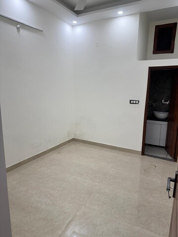 Room in 3 BHK Builder Floor at Ashirwad Enclave – for Rent
