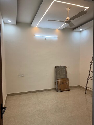 Room in 3 BHK Builder Floor at Ashirwad Enclave – for Rent