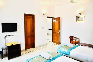 Room in  Pg at Sector 51 – for Rent