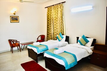 Room in  Pg at Sector 51 – for Rent
