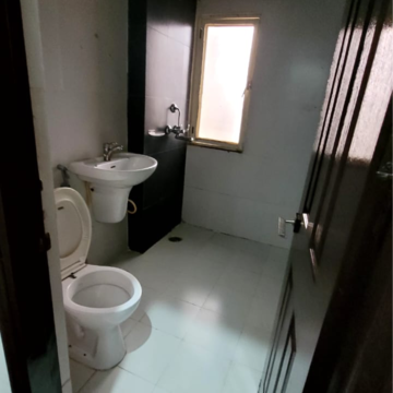 Bathroom in 2.5 BHK Apartment at Jm Orchid, Sector 76 – for Sale