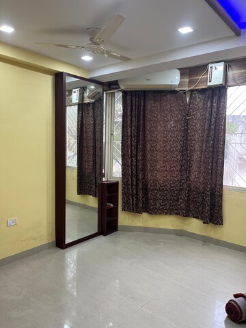 Bedroom in 3 BHK Apartment at Morabadi – for Rent