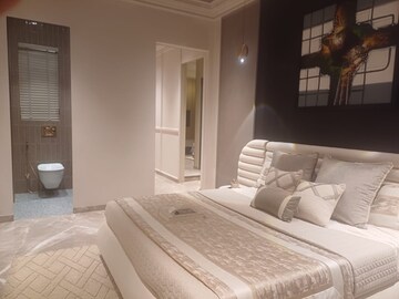 Bedroom in 4 BHK Apartment at Andheri West – for Sale