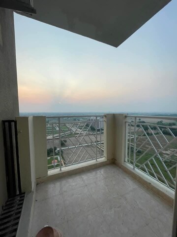 Room in 3 BHK Apartment at Pareena Coban Residences, Sector 99a – for Rent