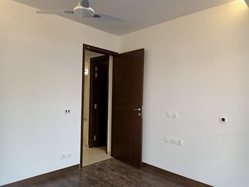 Room in 3 BHK Builder Floor at Ansal Sushant Lok I, Sector 43 – for Rent