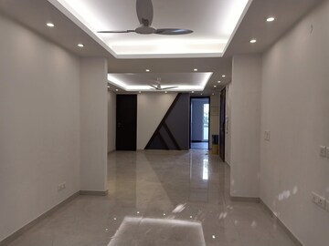 Building Lobby in 3 BHK Builder Floor at Ansal Sushant Lok I, Sector 43 – for Rent