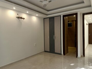 Room in 3 BHK Builder Floor at Ansal Sushant Lok I, Sector 43 – for Rent