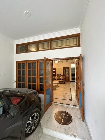 Parking in 4 BHK Independent House at Jakhan – for Rent