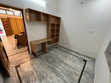 Room in 4 BHK Independent House at Jakhan – for Rent