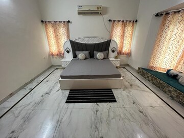 Bedroom in 4 BHK Independent House at Jakhan – for Rent