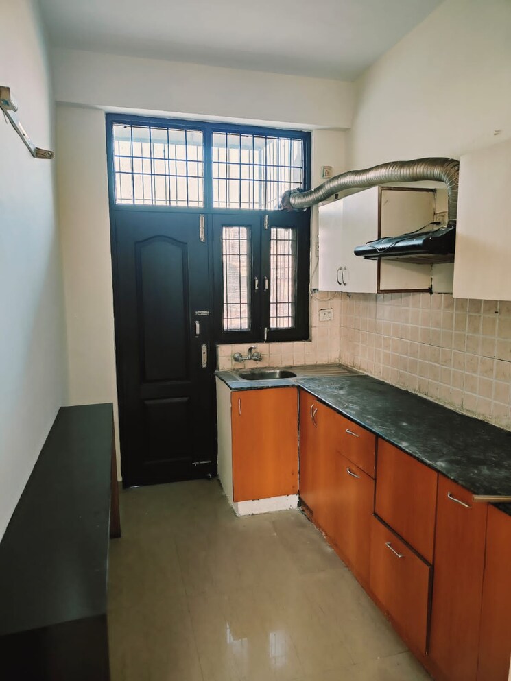 Kitchen, ss-southend-floors 3 Bedroom 1840 Sq.Ft. Builder Floor In South City 2 Gurgaon 8148947