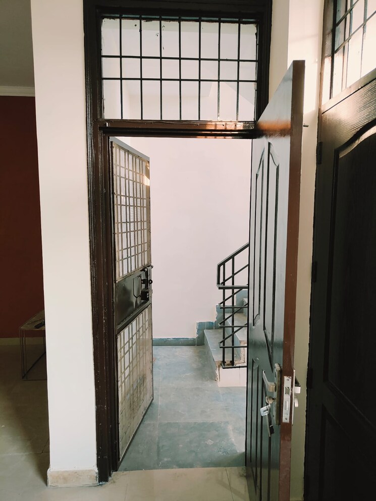 Balcony, ss-southend-floors 3 Bedroom 1840 Sq.Ft. Builder Floor In South City 2 Gurgaon 8148947