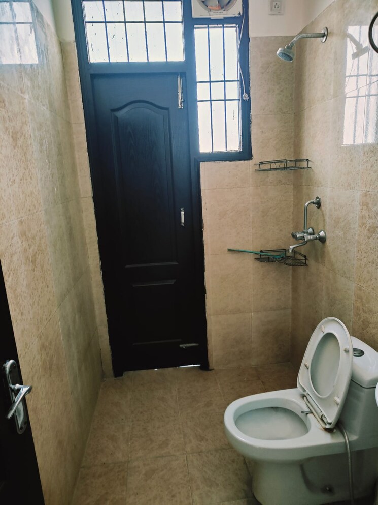 Bathroom, ss-southend-floors 3 Bedroom 1840 Sq.Ft. Builder Floor In South City 2 Gurgaon 8148947